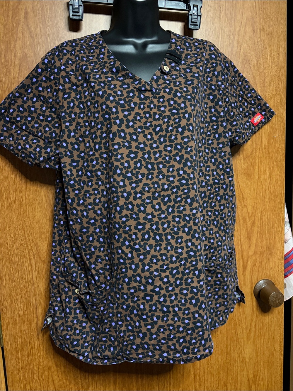 Dickies Women’s Brown and Blue Floral-Print Short Scrub Top